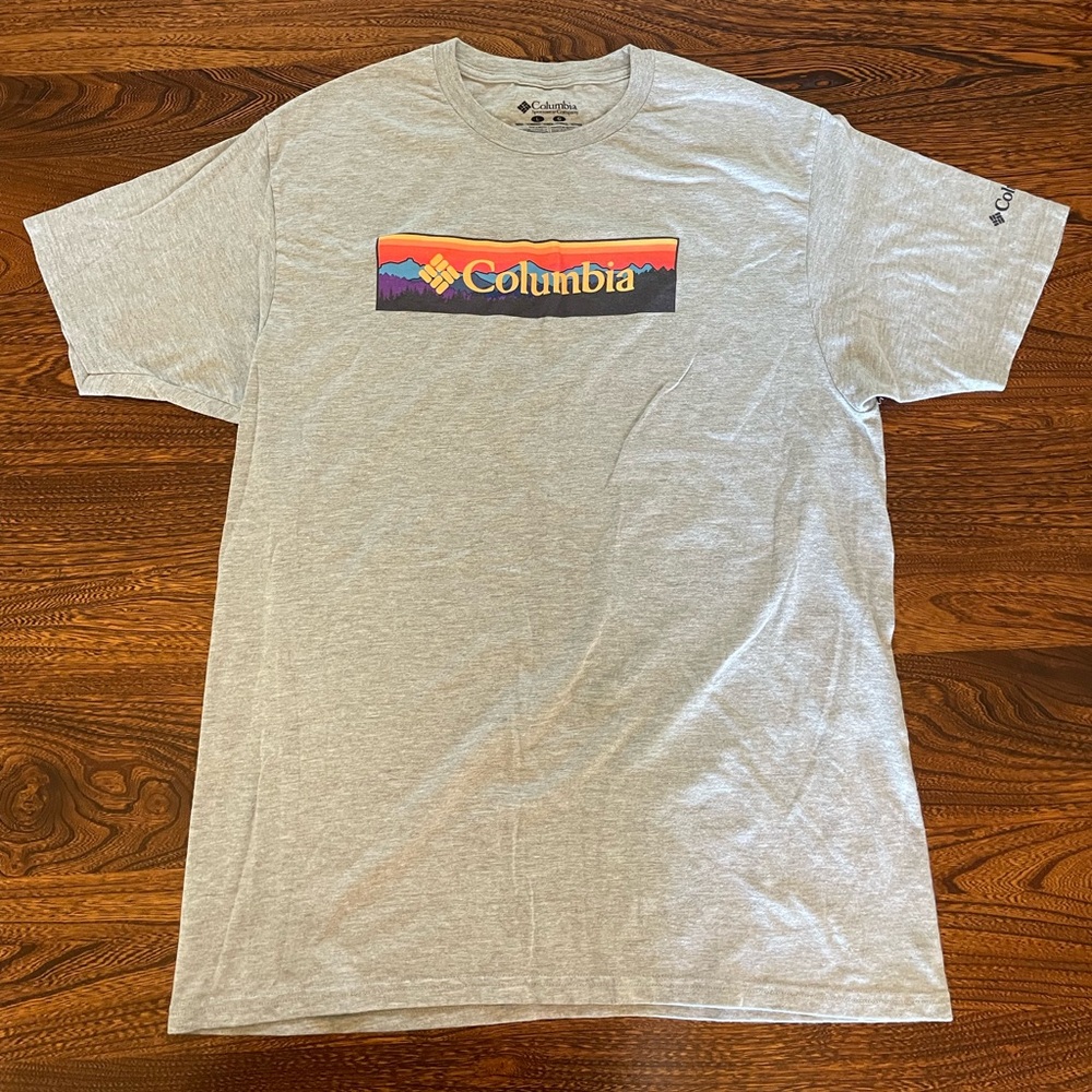 Vintage/Retro Columbia Light Gray Sunset Mountain Graphic Tee